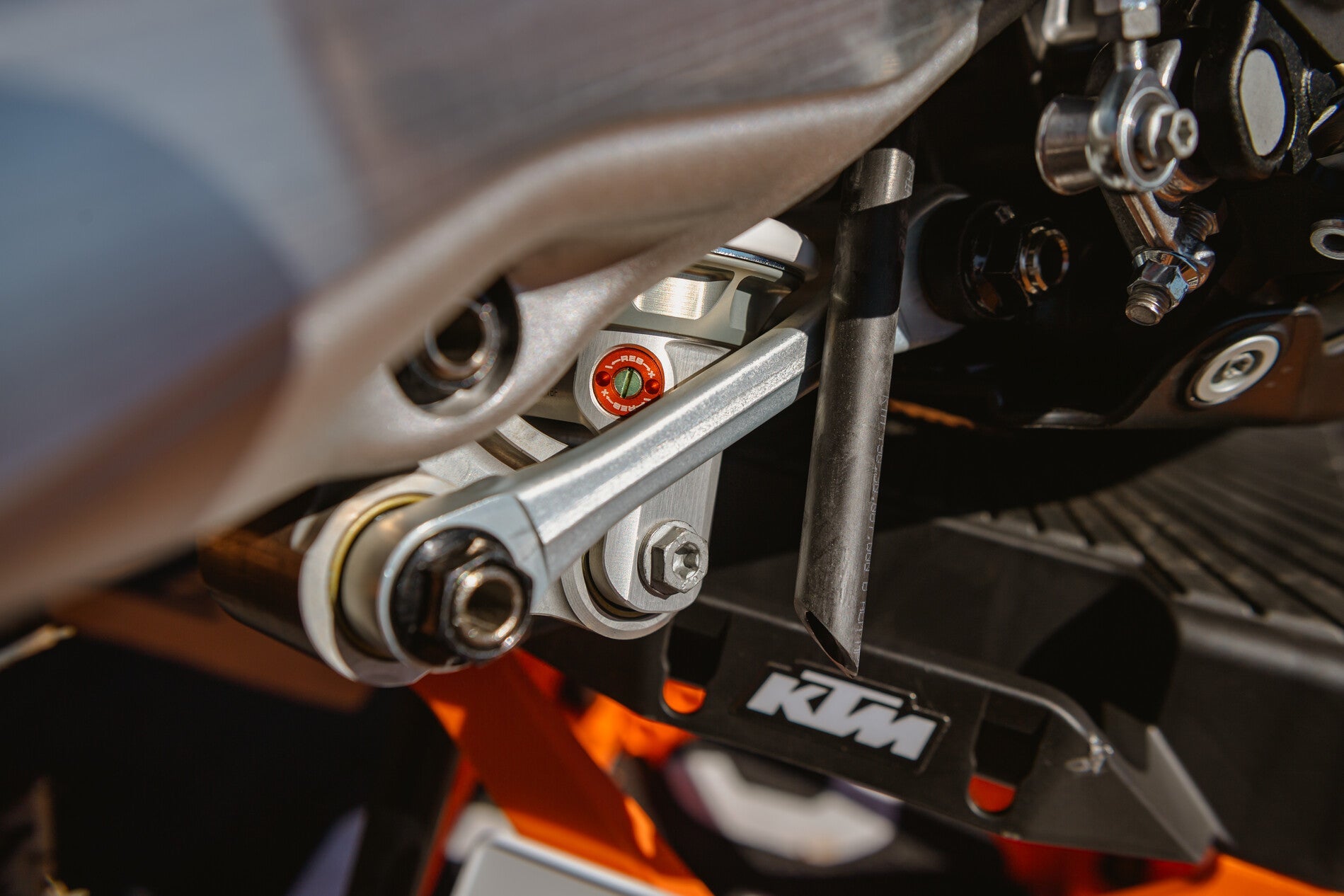 WP XACT PRO 8950 SuperTrax Shock (2024)