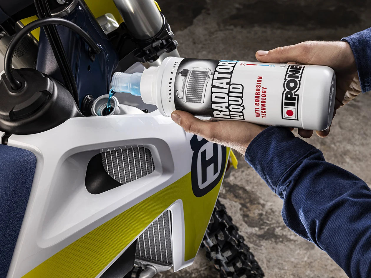 IPONE-1_RADIATOR_LIQUID_Best_motorcycle_radiator_coolant_High-performance_radiator_liquid_Radiator_liquid_for_engine_cooling_Best_coolant_for_motorcycle_overheating_Motorcycle_coolant_for_high_temperatures_dubai_price