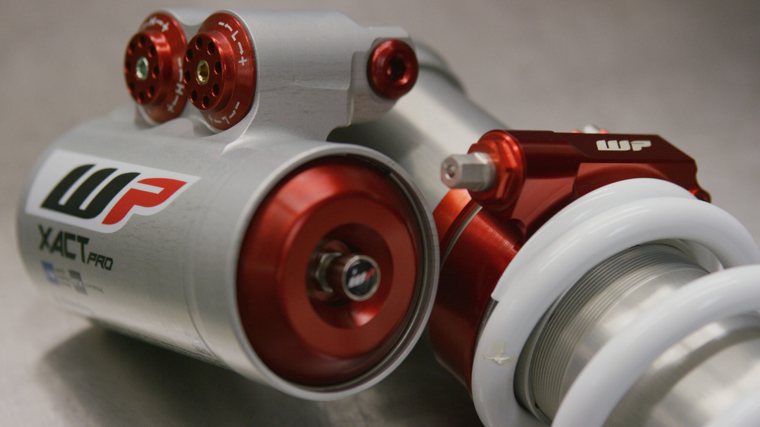 WP XACT PRO 8950 SuperTrax Shock (2024)