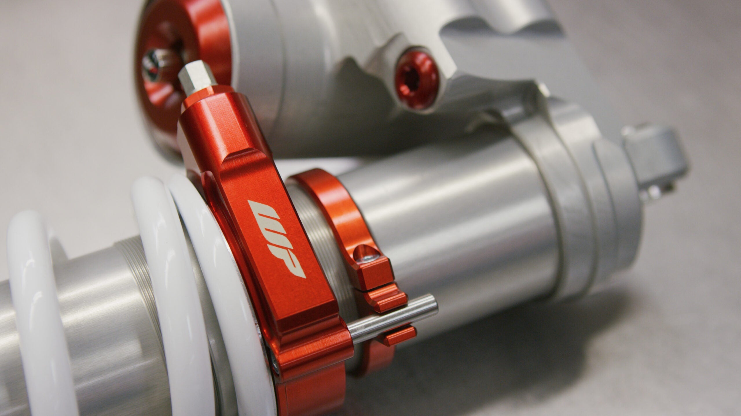 p^_^q WP Xact Pro 8950 Supertrax Shock